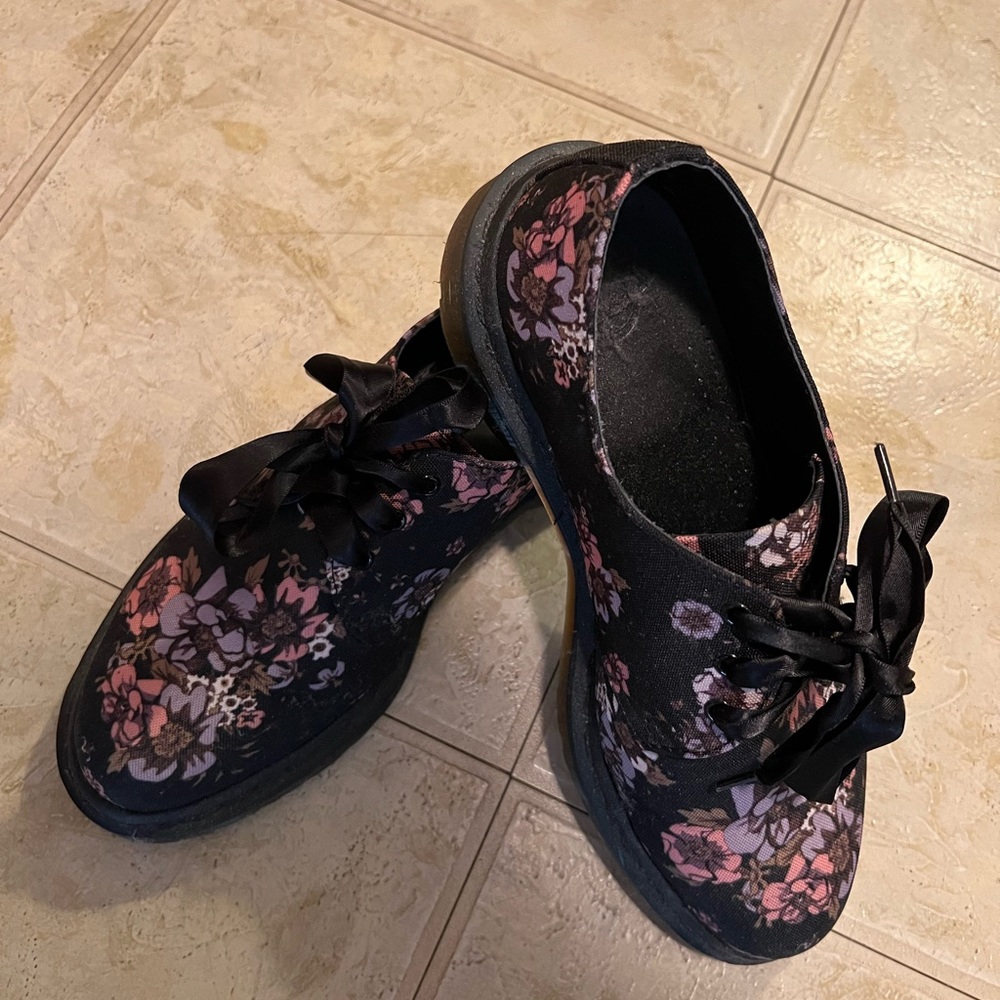 Lace up Dr. Martens. Super cute